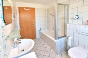 Ostseewelle Whg 8 tesisinde bir banyo