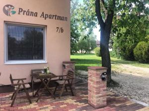 Vonkajšia záhrada v ubytovaní Prána Apartman