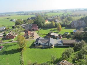 Una vista aérea de "Ferienhaus II - Hof Westensee"