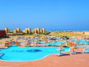 Pemandangan kolam renang di Villa with Sea View at Sinaway Lagoon Resort & Spa Ras Sedr - South Sinai atau di dekatnya