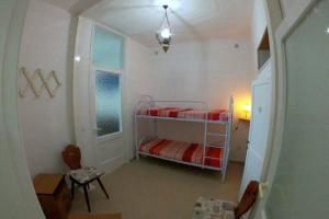 Двухъярусная кровать или двухъярусные кровати в номере Appartamento sul mare ad Ischia Ponte
