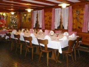 Ein Restaurant oder anderes Speiselokal in der Unterkunft Gasthaus Tübli Gersau 