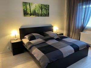 Säng eller sängar i ett rum på Ferienwohnung Kutscher