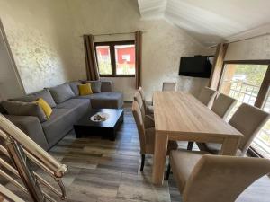 TV i/ili multimedijalni sistem u objektu Apartman 67