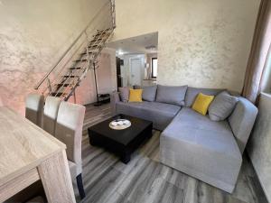 Prostor za sedenje u objektu Apartman 67