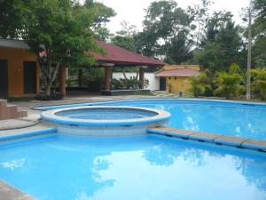 a large pool with blue water in front of a building at Casa Verónica a 2 kilometros del IRTRA in Retalhuleu