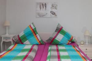 Un pat sau paturi într-o cameră la Daniel-Ferienhaus 1