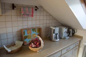 Η κουζίνα ή μικρή κουζίνα στο 4-Sterne Wohnung im Dachgeschoss