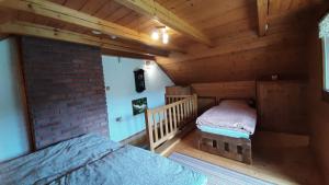 Postel nebo postele na pokoji v ubytování Chata Dvořákův rybník