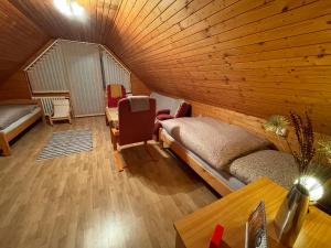 A seating area at Apartmán na hranici