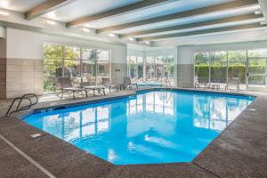 Bazén v ubytování Best Western Premier Keizer Salem Hotel nebo v jeho okolí