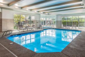 a large pool with blue water in a building at Best Western Premier Keizer Salem Hotel in Keizer