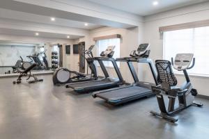 a gym with several treadmills and elliptical machines at Best Western Premier Keizer Salem Hotel in Keizer