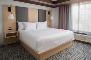 Postel nebo postele na pokoji v ubytování Best Western Premier Keizer Salem Hotel
