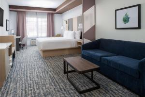 Postel nebo postele na pokoji v ubytování Best Western Premier Keizer Salem Hotel