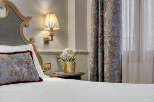 Postel nebo postele na pokoji v ubytování Hotel Nuovo Teson