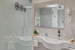 Koupelna v ubytování Hotel Nuovo Teson + 35 fotografií