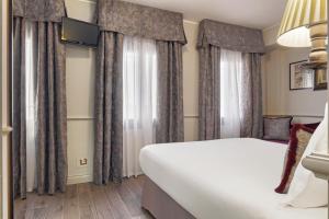 Postel nebo postele na pokoji v ubytování Hotel Nuovo Teson