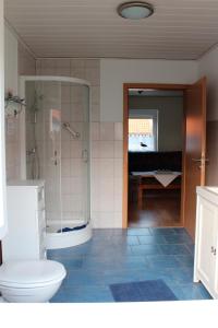 a bathroom with a shower and a toilet and a sink at Ferienwohnung "Strand Hus 1" in Heiligenhafen