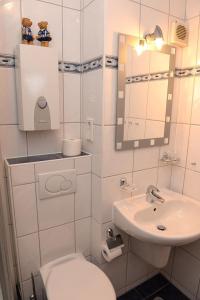 Koupelna v ubytování Fewo 91 WHG A 5 in Burhave