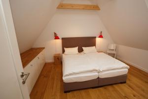 a bedroom with a bed in the attic at Stall in Borgsum