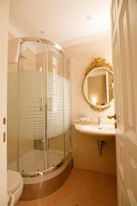 Ванная комната в Palaiologos Luxury City Hotel