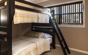 Ένα ή περισσότερα κρεβάτια σε δωμάτιο στο Beach condo in the heart of Clearwater beach +11 φωτογραφίες