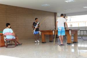a group of men playing pool in a room at Lacqua diRoma com acesso Acqua Park, Splash e Slide in Caldas Novas