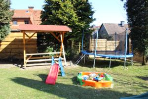 Herní místnost nebo prostor pro děti v ubytování Ferienwohnung Waldzwerge