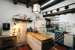 Dapur atau dapur kecil di Kinba Guest House