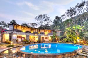 A piscina em ou perto de Fish Tail Lodge