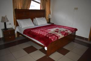 Cama ou camas em um quarto em Deep Forest Hotel