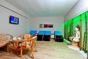 TV a/nebo společenská místnost v ubytování Kleopatra Ramira Hotel - All Inclusive