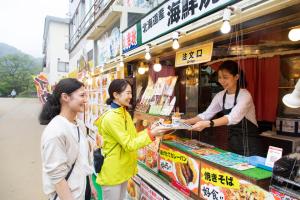 入住亚库马拉石卡索酒店的客人