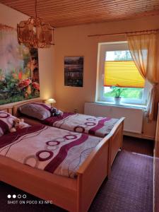 two beds in a bedroom with a window at Fewo 1 in Sassnitz