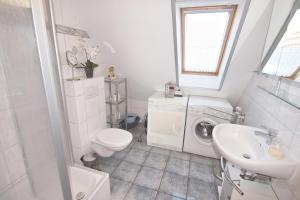 a bathroom with a washing machine and a sink at Meer, Whg 16 in Zingst