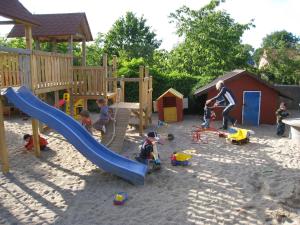 Ο χώρος παιχνιδιού για παιδιά στο Am Hinrichsberg unten