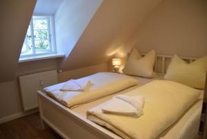 Un pat sau paturi într-o cameră la Inseltraum