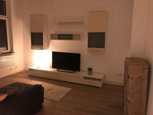 TV a/nebo společenská místnost v ubytování Ferienwohnung in Wilhelmshaven Zentrumsnah Wohnung 7,5