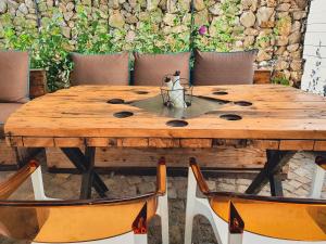 a wooden table with a vase on top of it at Къщички Синьо лято, Черноморец - Варна - Blue Summer Houses Varna in Varna City