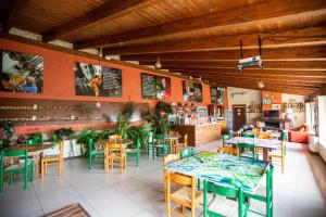 Restoran või mõni muu söögikoht majutusasutuses Home 4 Creativity - Coliving Calabria