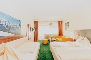Uma cama ou camas num quarto em Gasthof Berghof