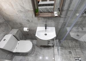 Koupelna v ubytování Luxe Suites Boutique Hotel