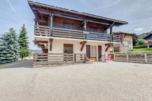 a house that is on the side of a road at Studio Cornaline - Studio aux pieds des pistes in Crest-Voland