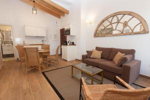 A kitchen or kitchenette at Patios de la Riva