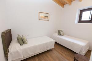 A bed or beds in a room at Patios de la Riva