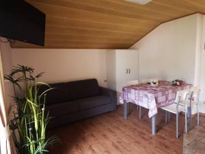 a living room with a couch and a table at Casa Mariagrazia in Pozza di Fassa