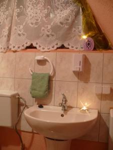 Kylpyhuone majoituspaikassa OWiR Rejów