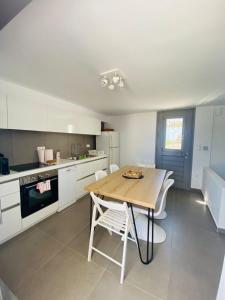 Kuchyňa alebo kuchynka v ubytovaní Harma Villas