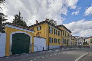 The building in which a vendégházakat is located Még 29 kép